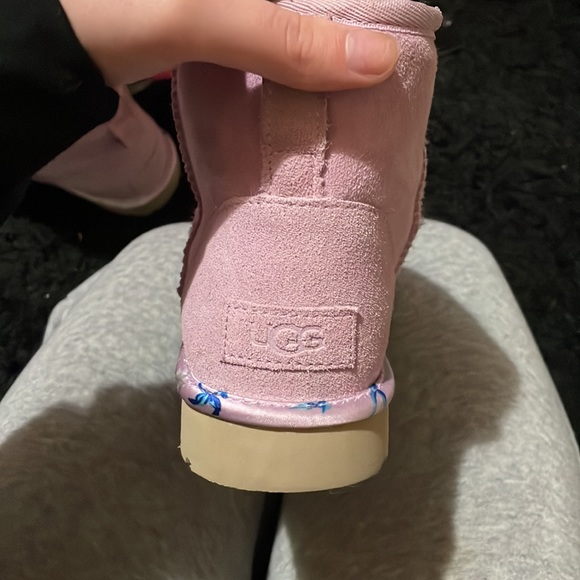 Uggs - Picture 2 of 3